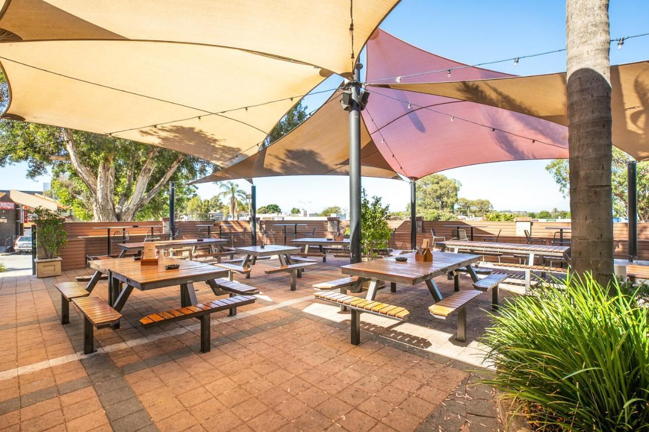 ホテル ナイトキャップ アット ワンネルー タバーン Wanneroo エクステリア 写真